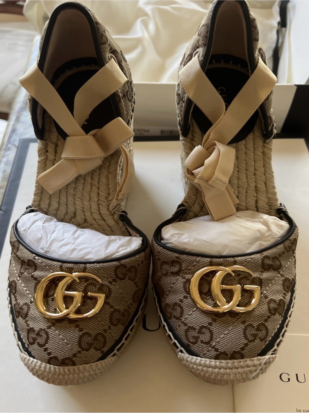 New! NWT+NIB Gucci Beige GG Canvas monogram Espadrille Wedges with Gold Double G
